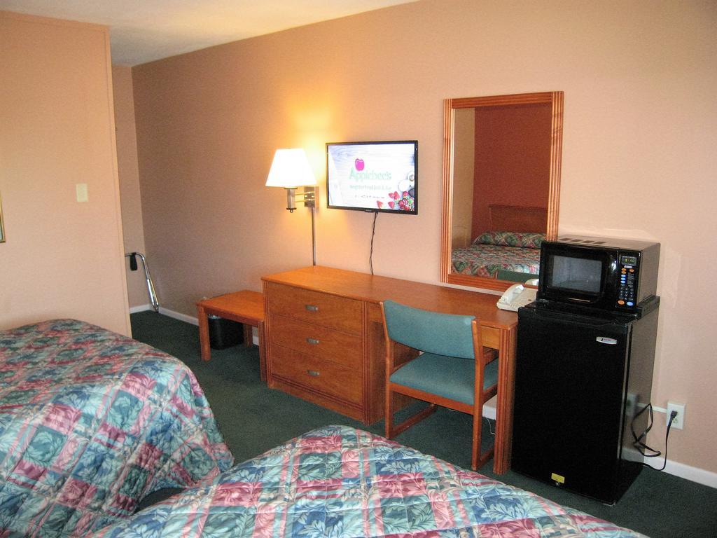 Travelers Lodge Marshall Экстерьер фото